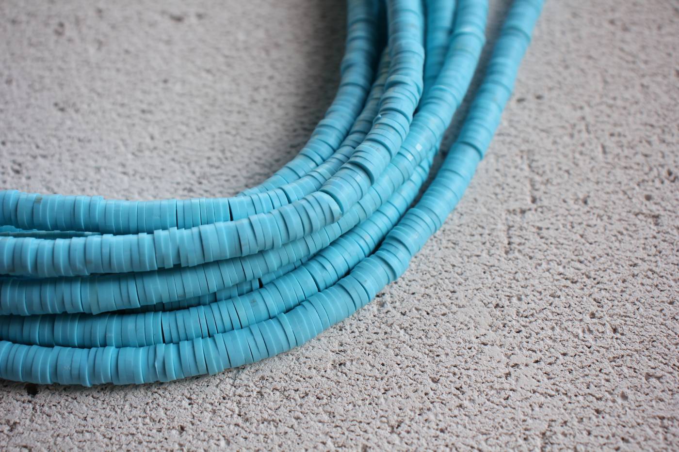 turquoise-blue-heishi-disc-surfer-beads