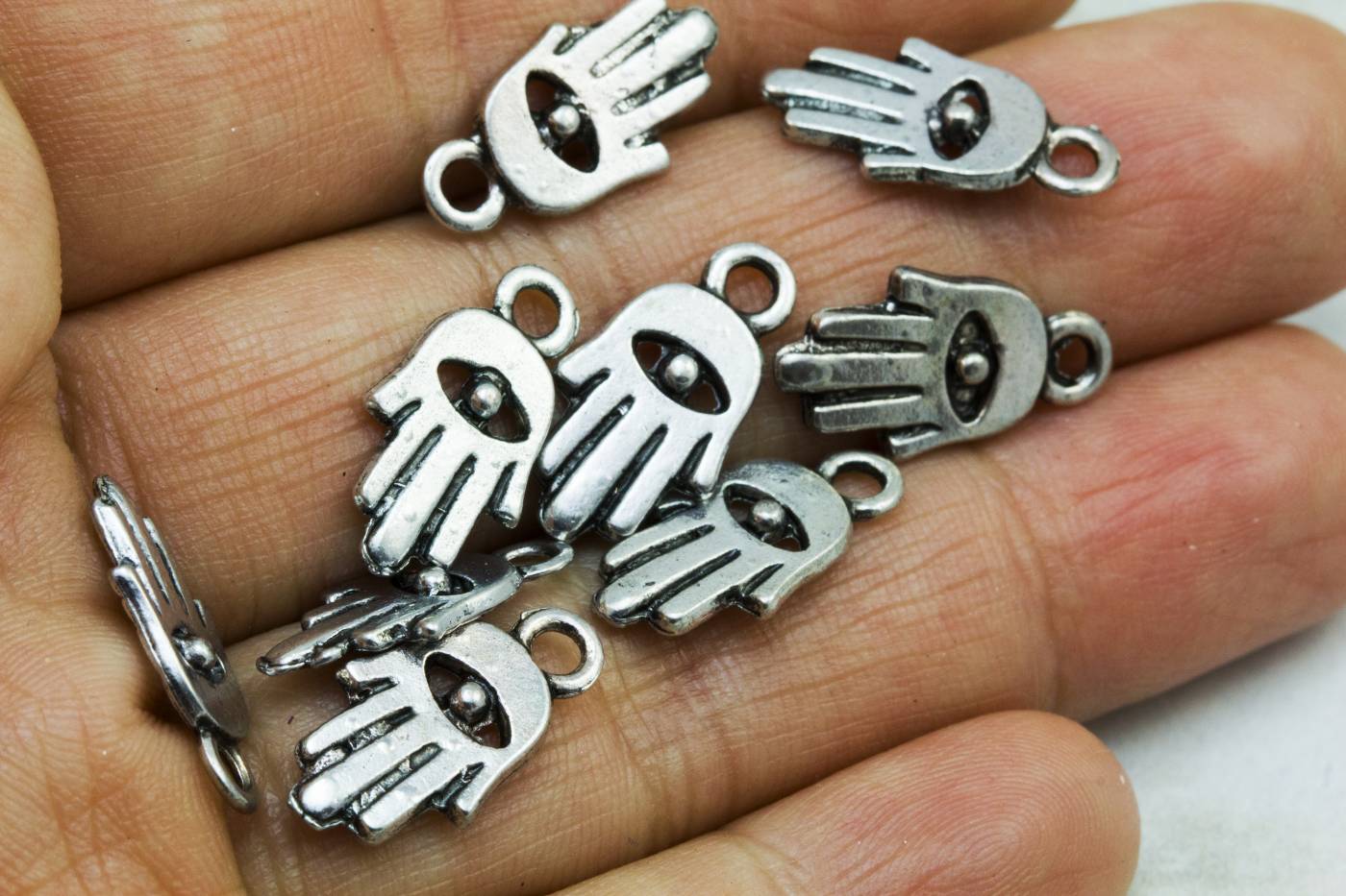 metal-tiny-hamsa-pendant-charms