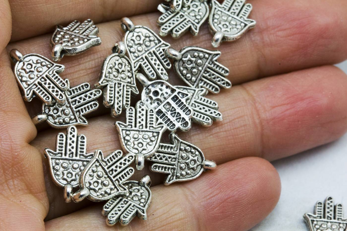 mini-tiny-silver-hamsa-pendant-charms