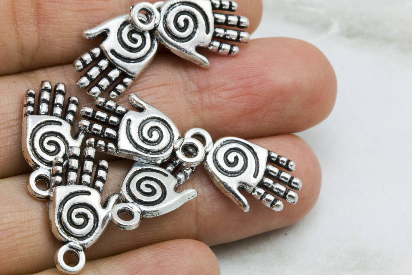 metal-jewelry-findings-pendant-charms
