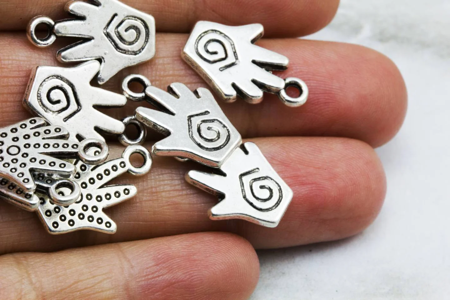 hand-shape-silver-jewelry-pendants.
