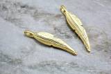 gold-plate-metal-jewelry-feather-pendant
