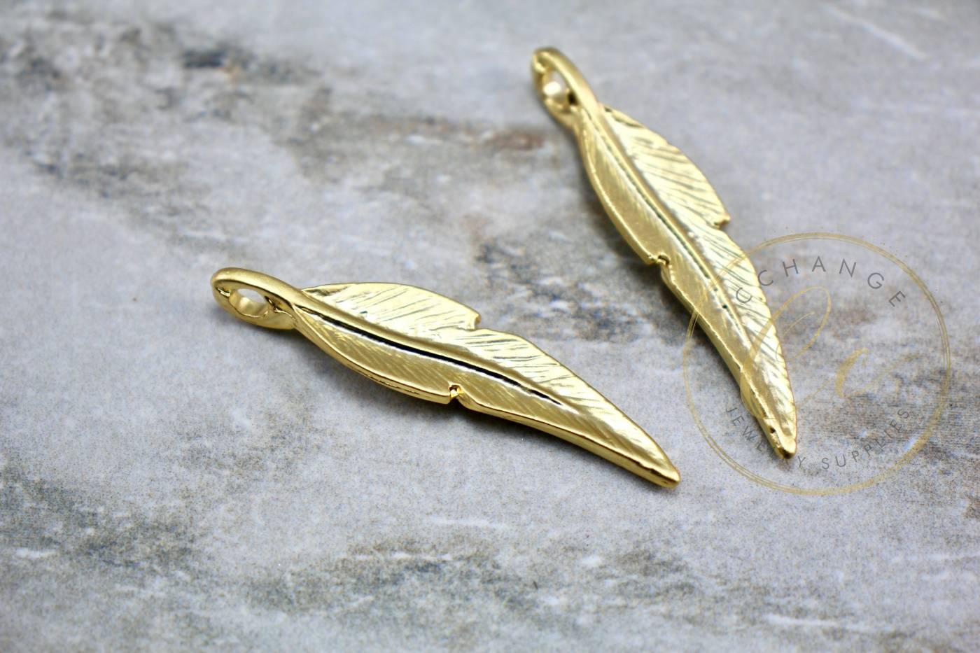 gold-plate-metal-jewelry-feather-pendant