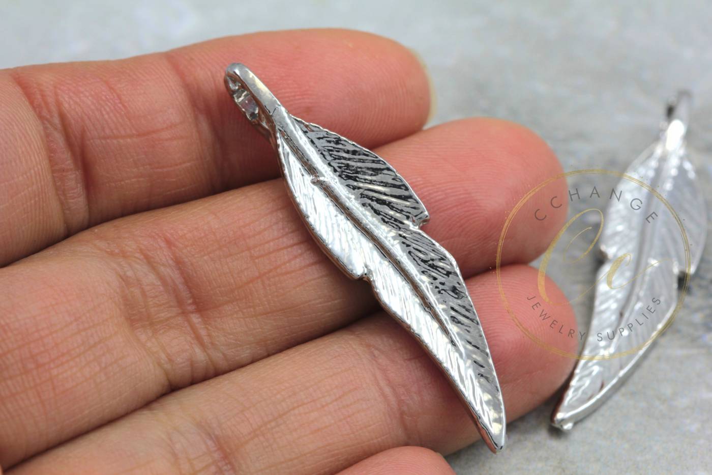 jewelry-long-feahter-metal-pendants