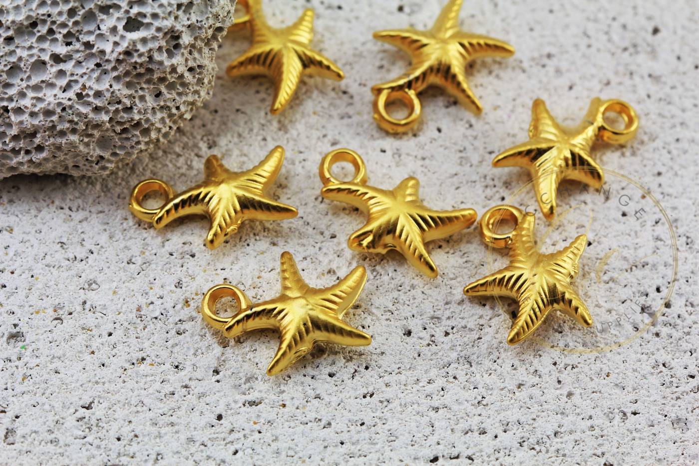 gold-starfish-pendants-summer-jewelry