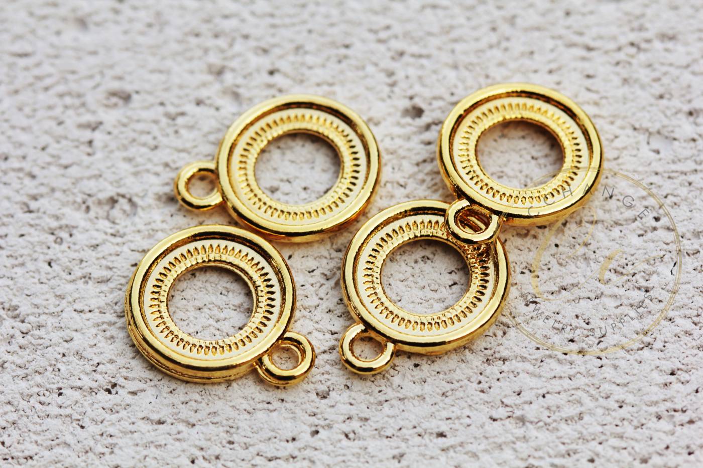 19mm Gold Circle Pendants / GPY543a Pendants