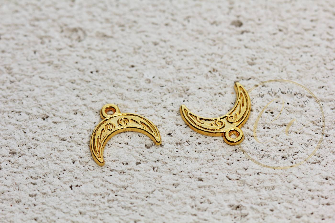 gold-metal-crescent-moon-jewelry-charm