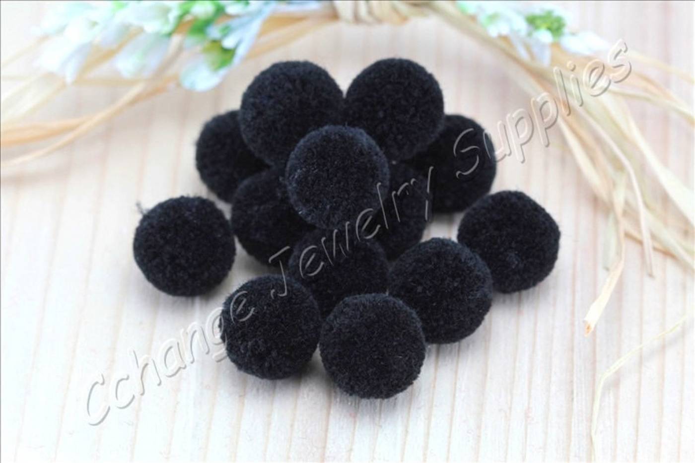 handmade-cotton-pompoms-black