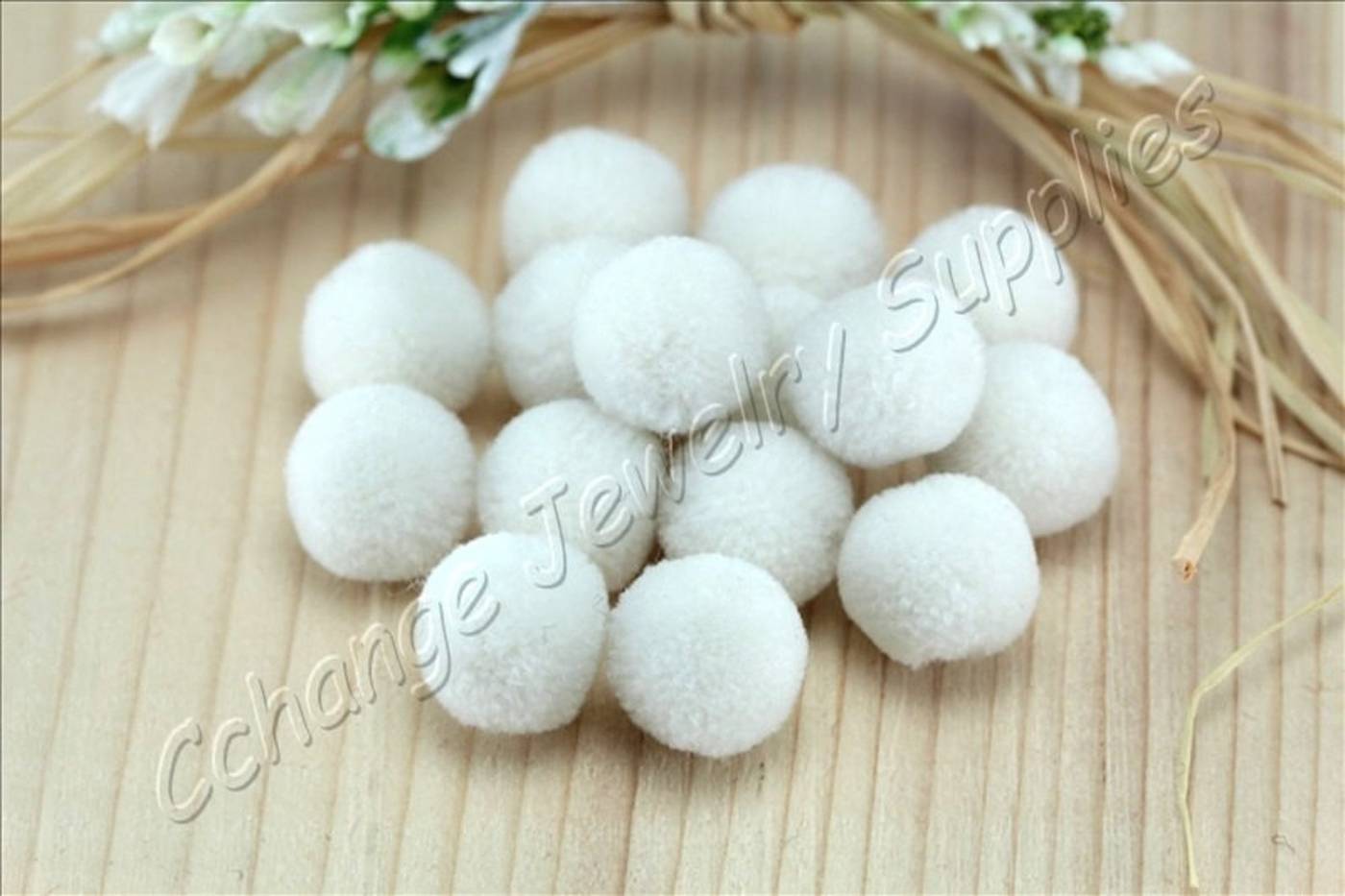 handmade-cotton-pompoms-white