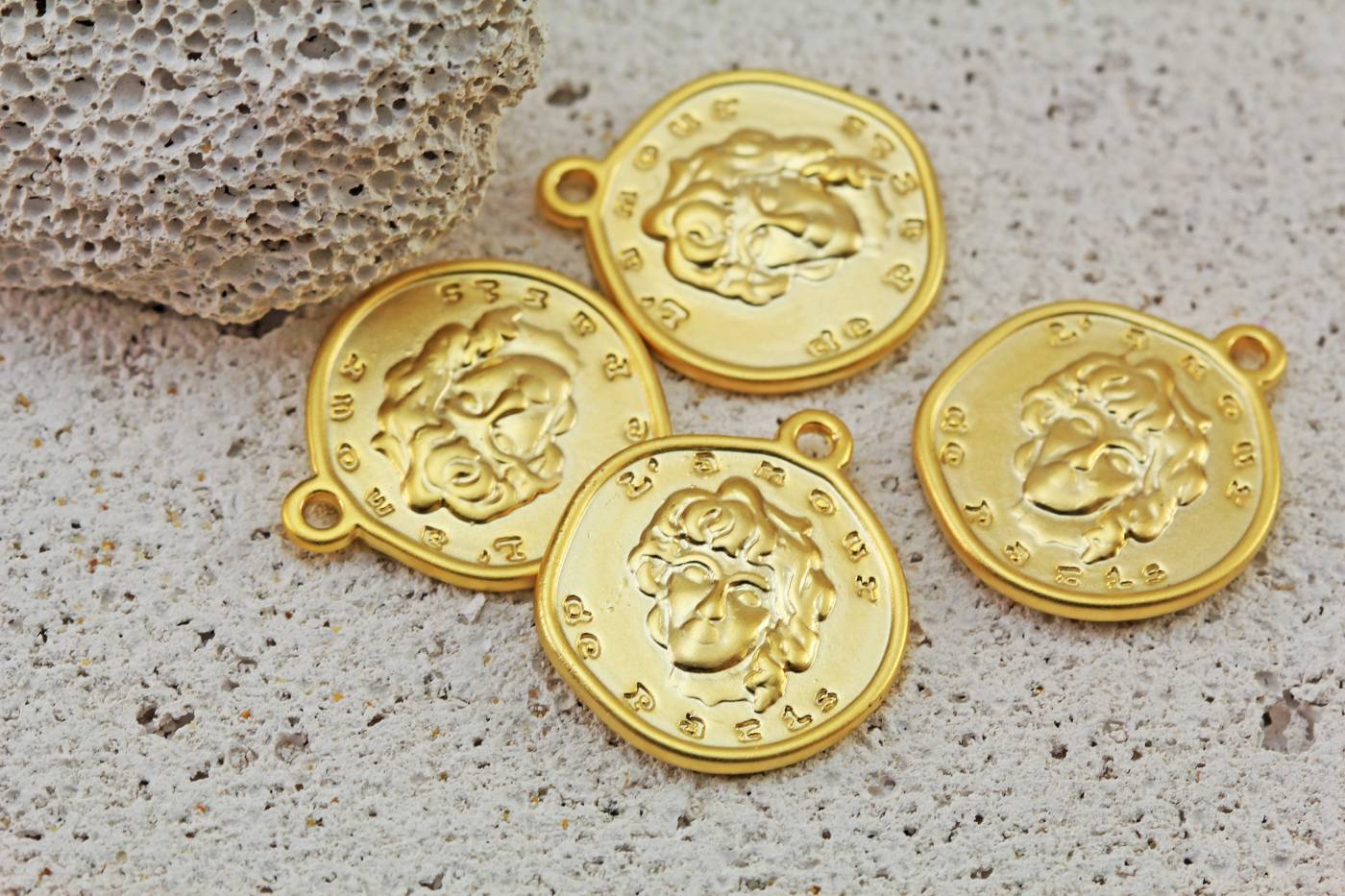 gold-plated-metal-love-in-paris-pendant