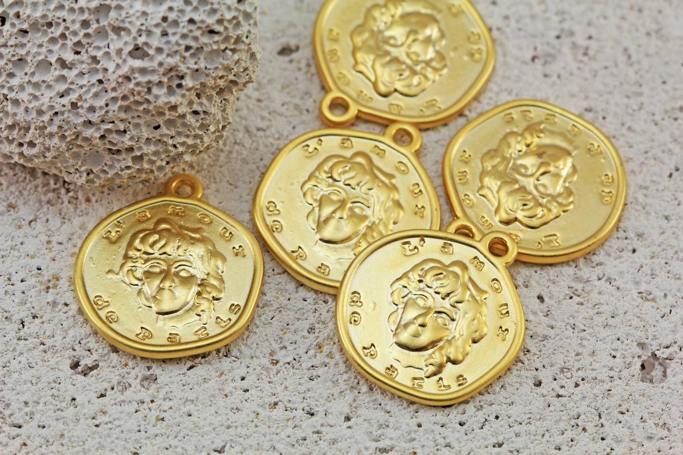 gold-plated-metal-jewelry-pendants