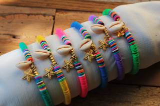 gold-starfish-charm-elastic-heishi-bracelet