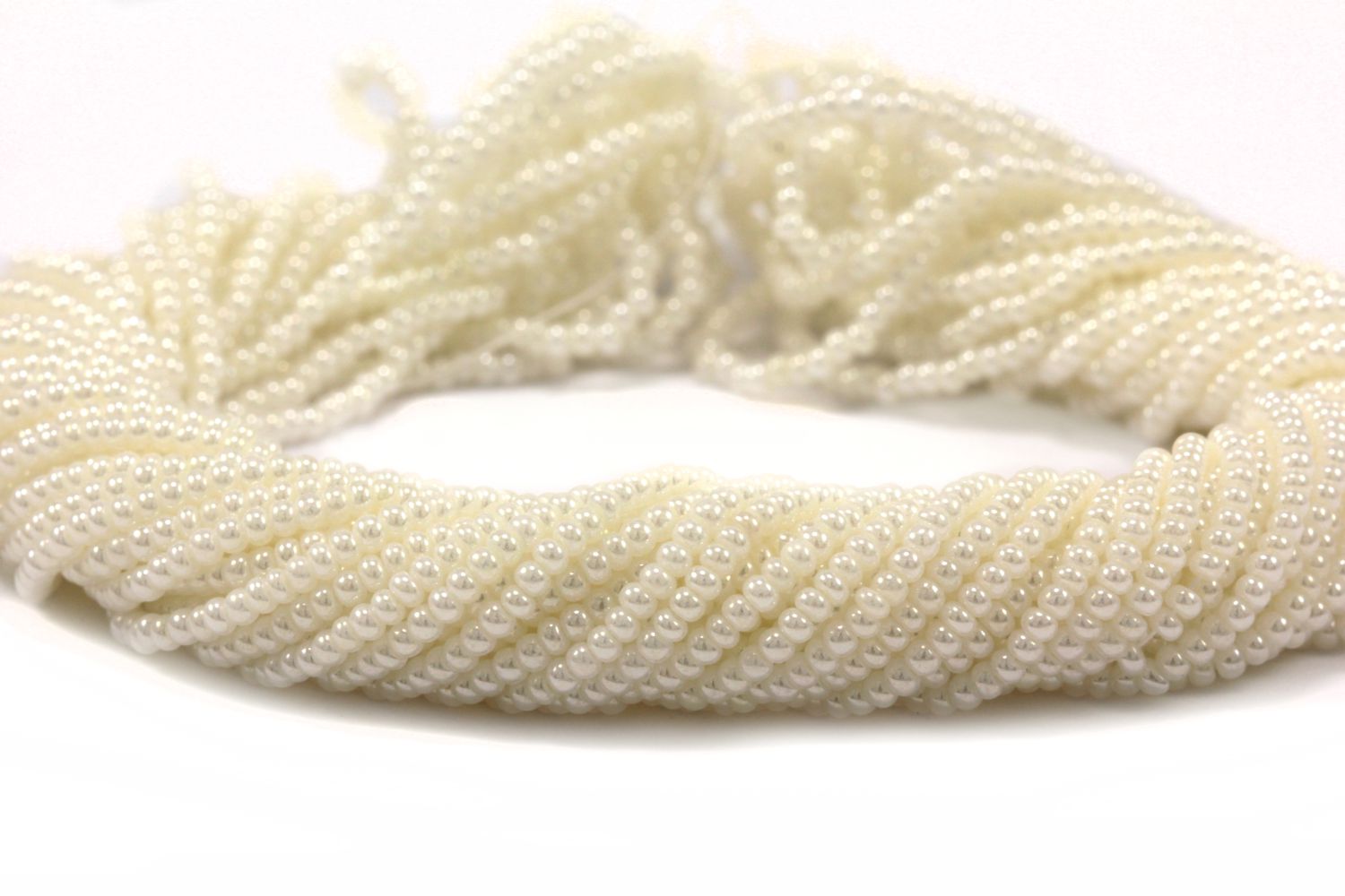 pearl-white-seed-beads-hank-47102