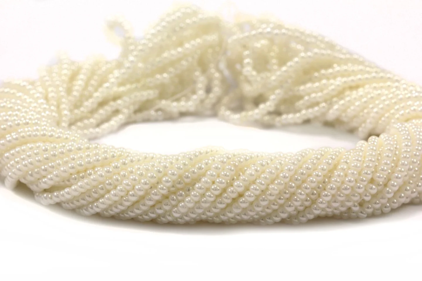 pearl-white-seed-beads-hank-47102.