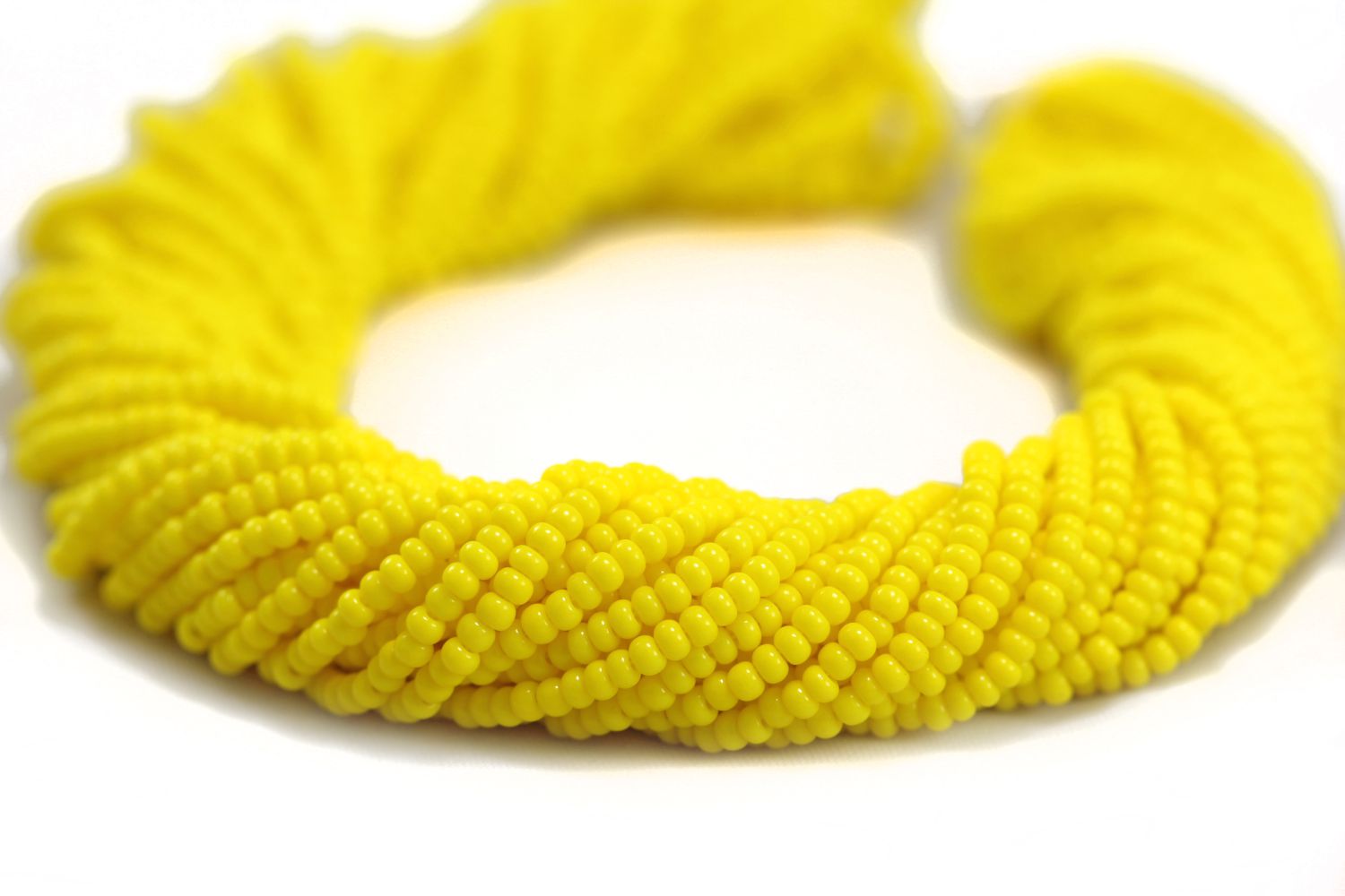 yellow-czech-seed-bead-hank-83110