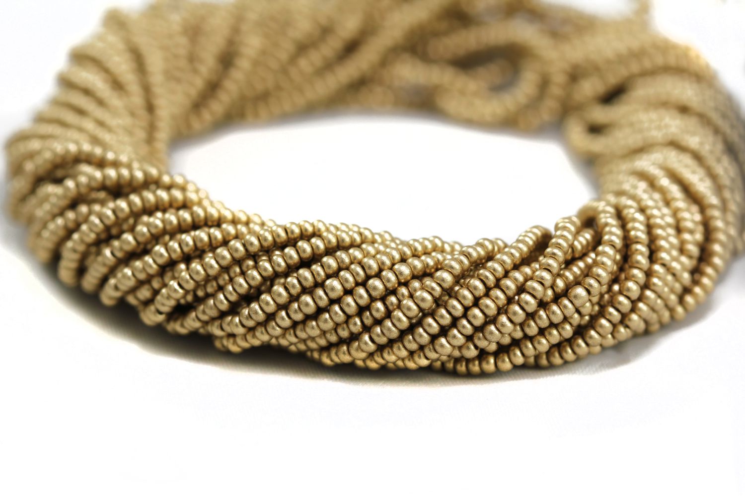 gold-czech-seed-beads-01710