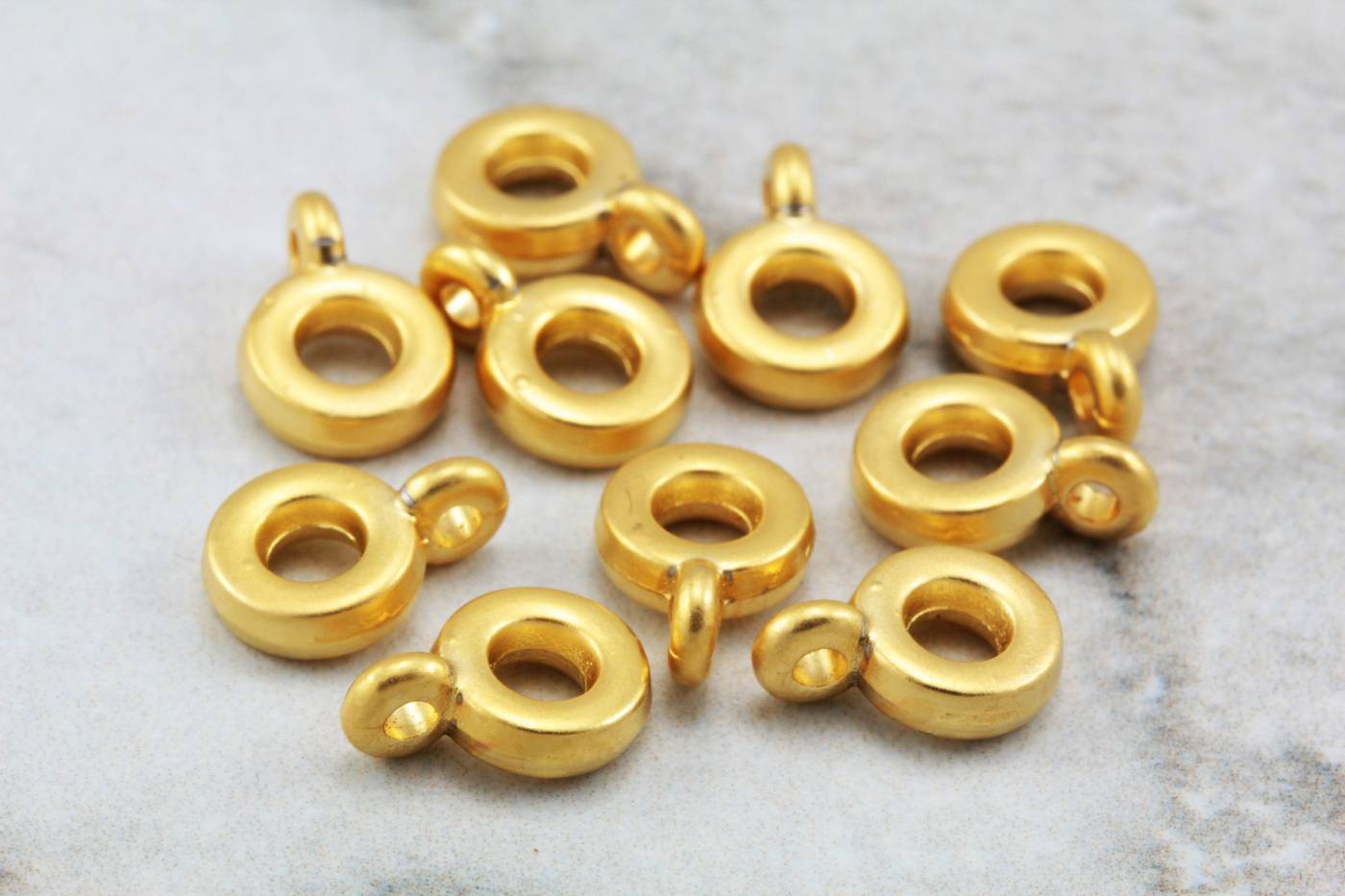 gold-metal-round-charm-holder-findings
