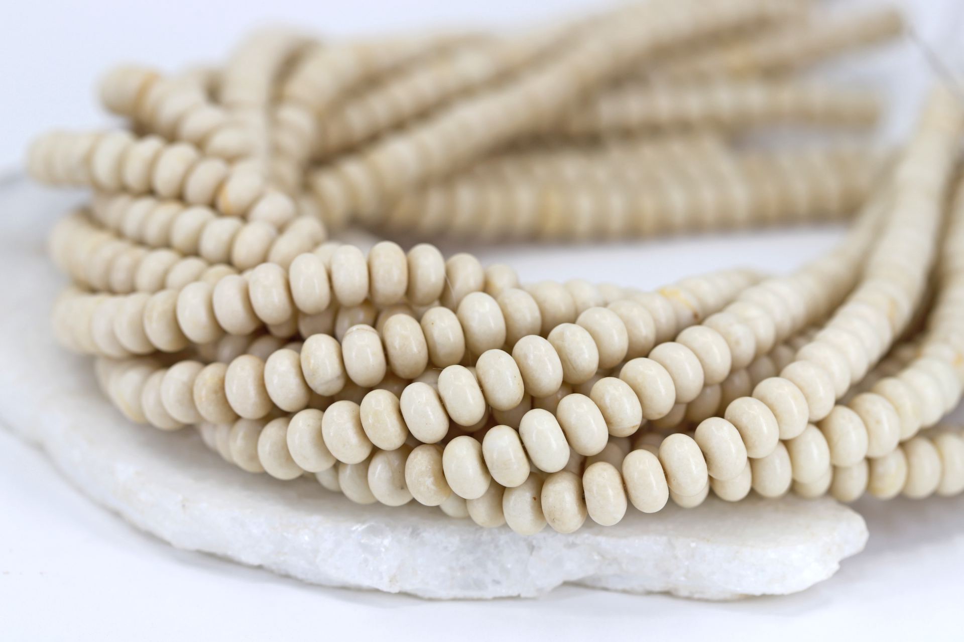 8mm-rondelle-cream-howlite-bead-strand