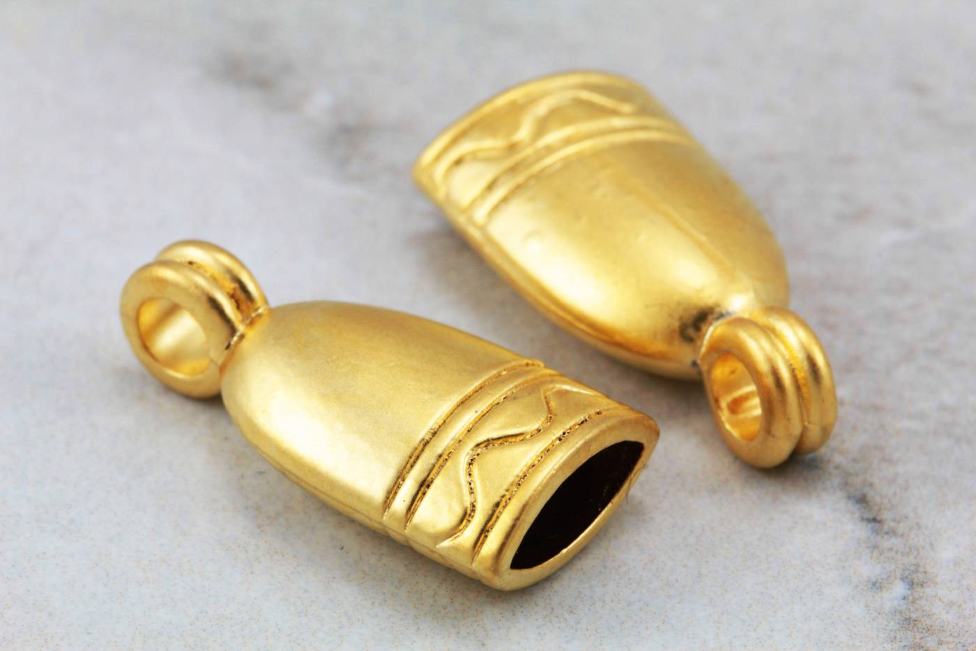 gold-metal-oval-end-cap-findings