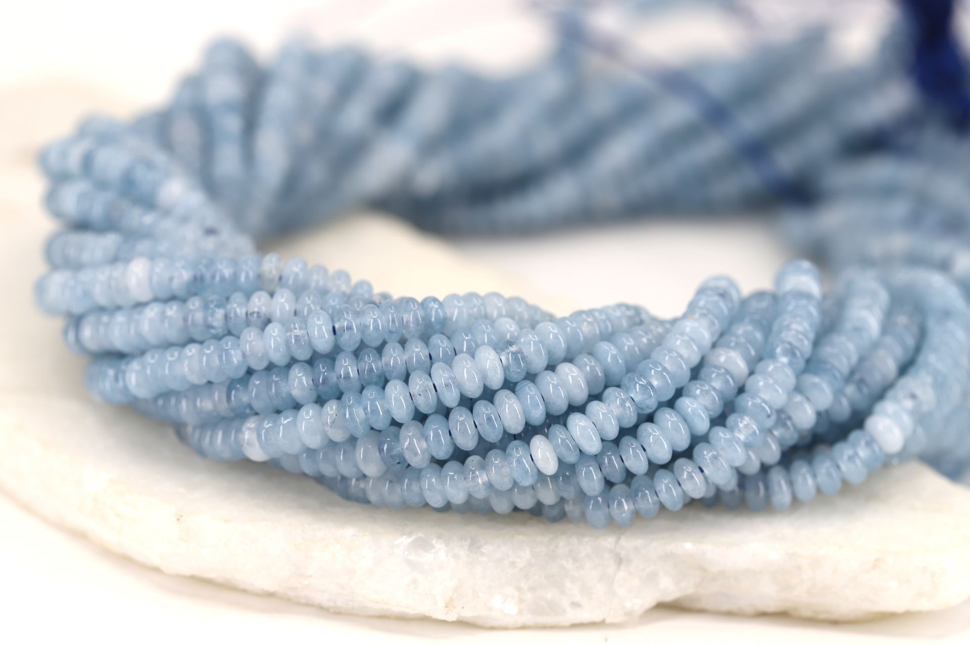 4x2mm-aquamarine-rondelle-gemstone-bead-