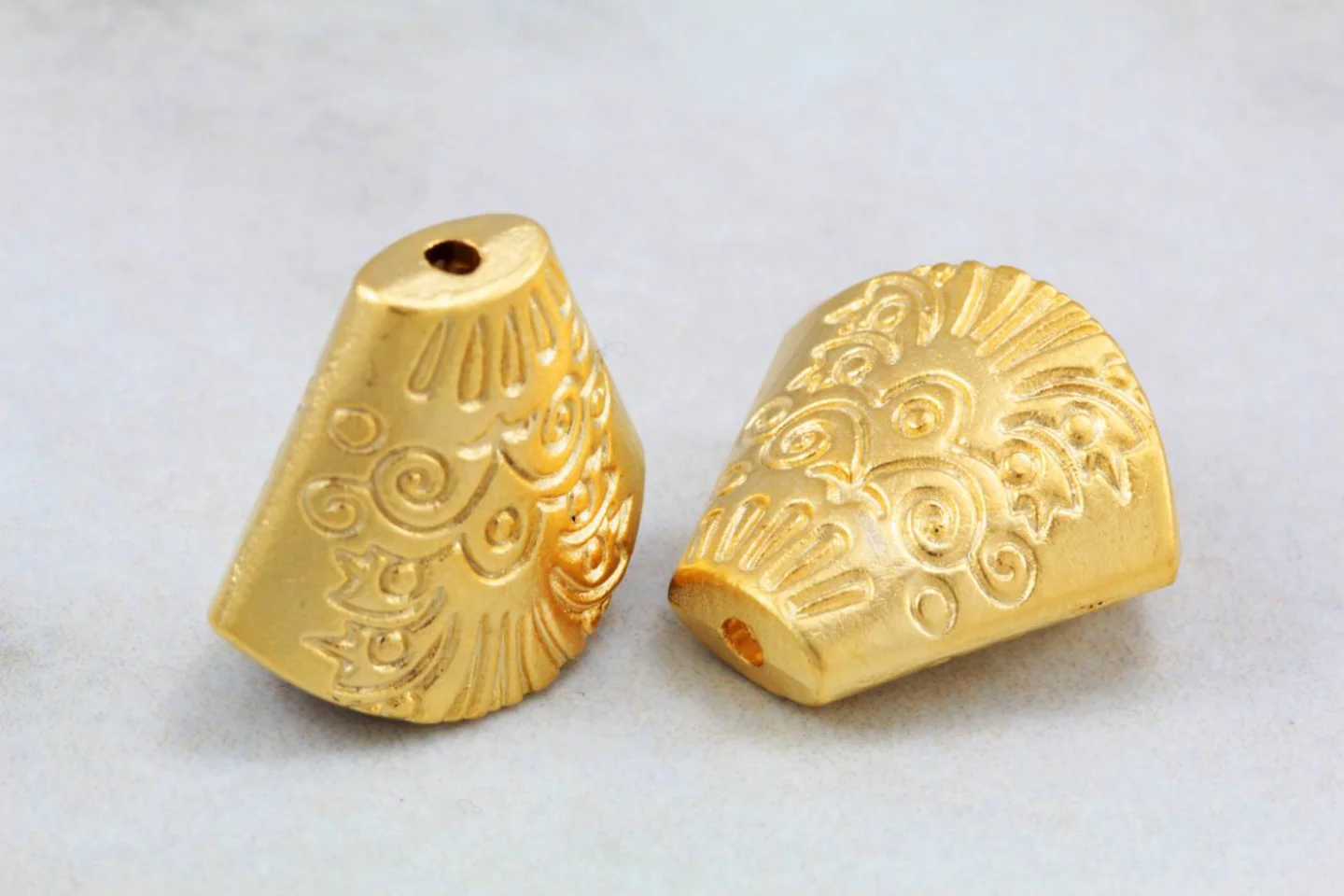 matte-gold-plated-big-metal-end-caps.