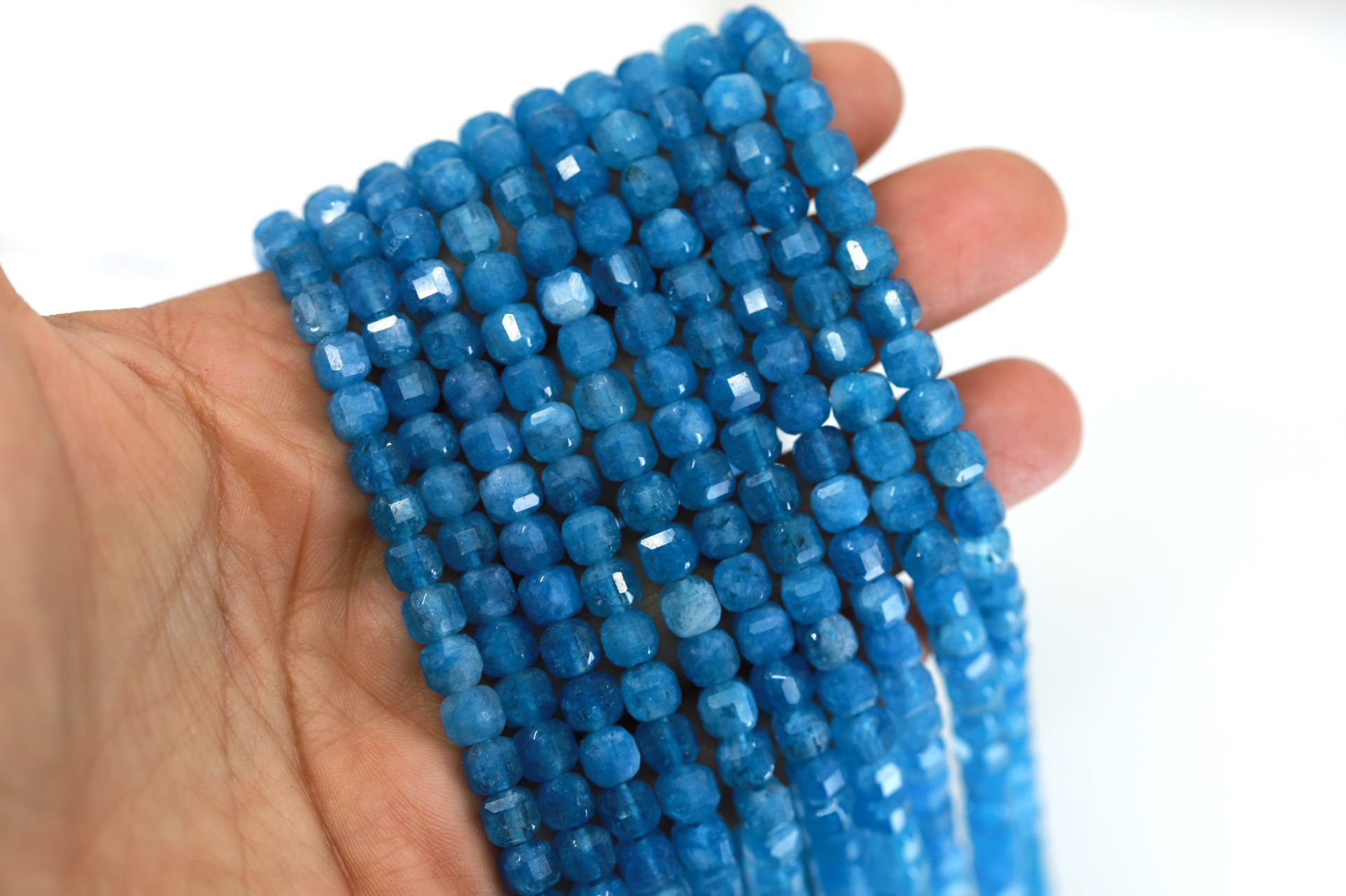 6x6mm-cube-faceted-dark-blue-jade