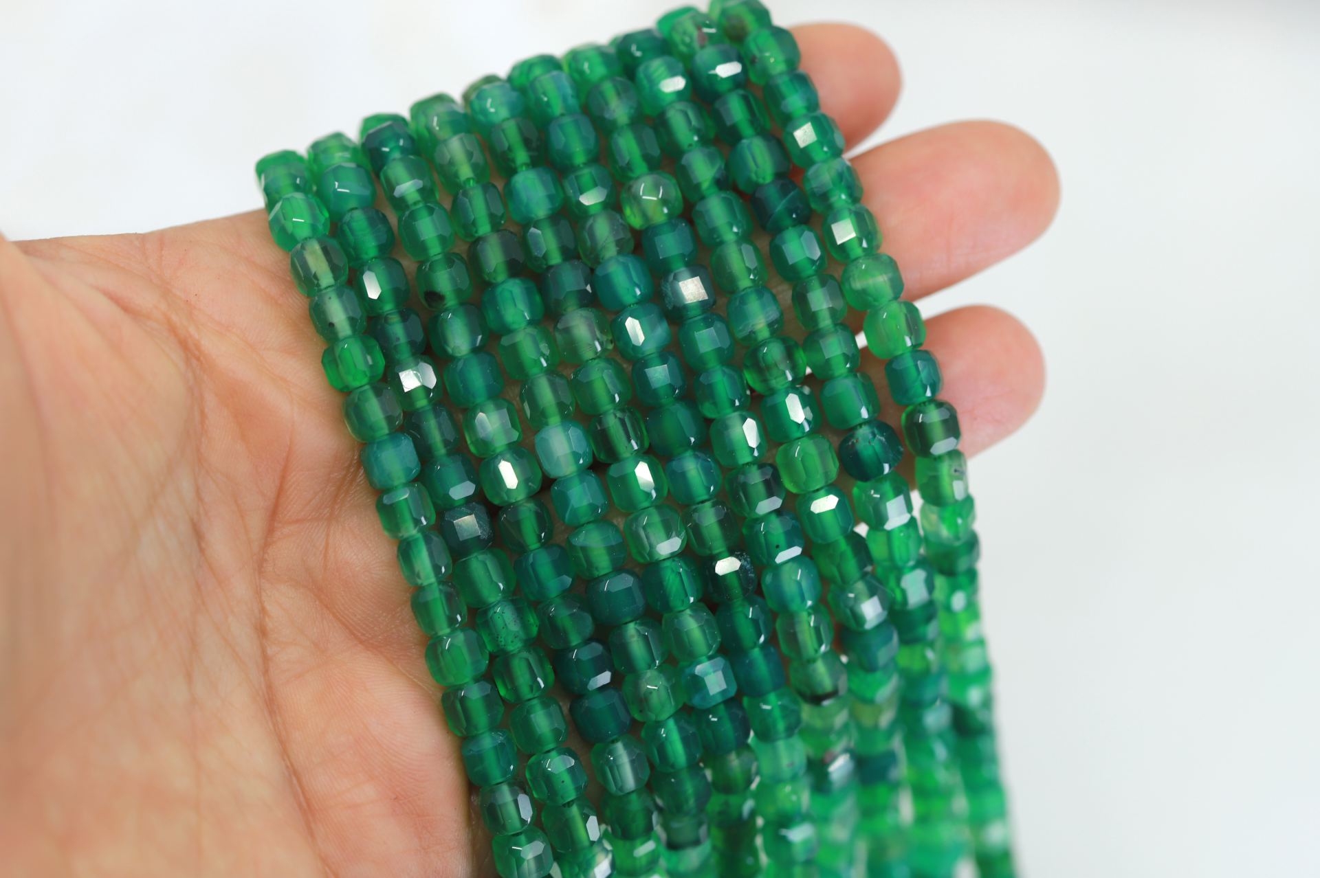 6x6mm-cube-faceted-green-agate-bead-stra