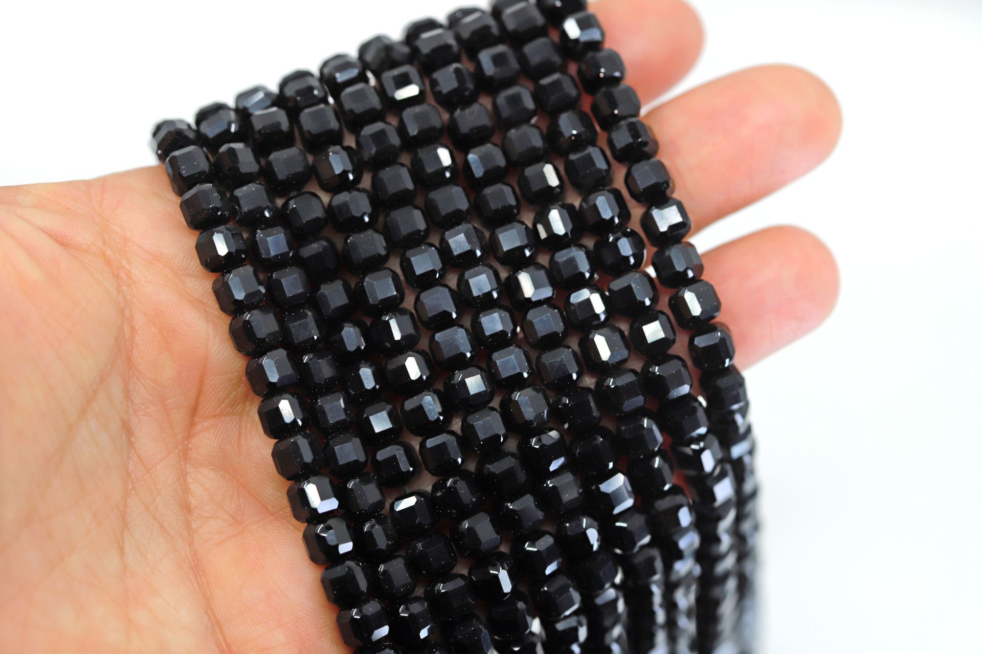 6x6mm-cube-faceted-onyx-bead-strand