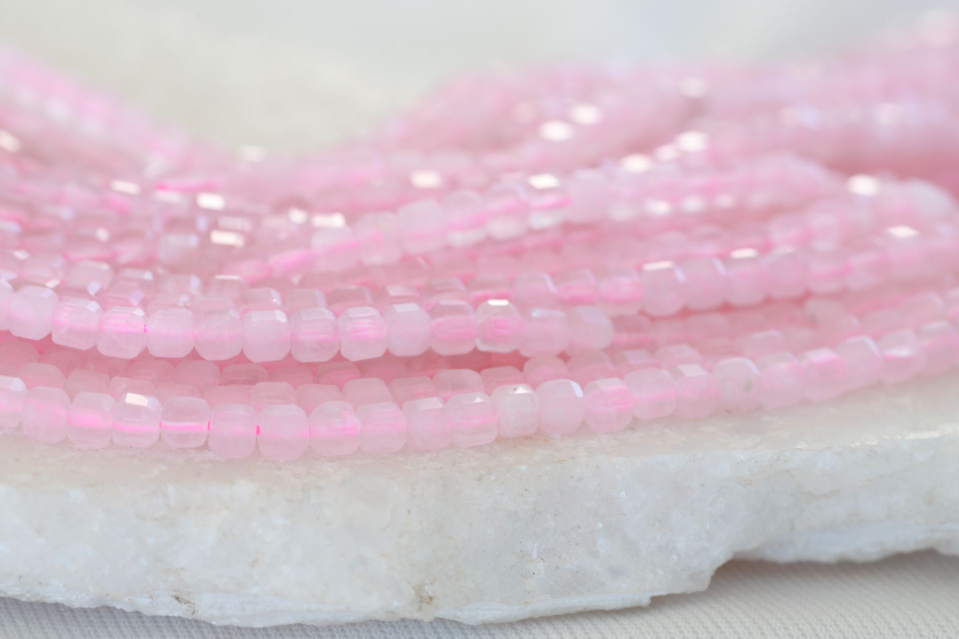 cube-faceted-pink-quartz-natural-stone-b