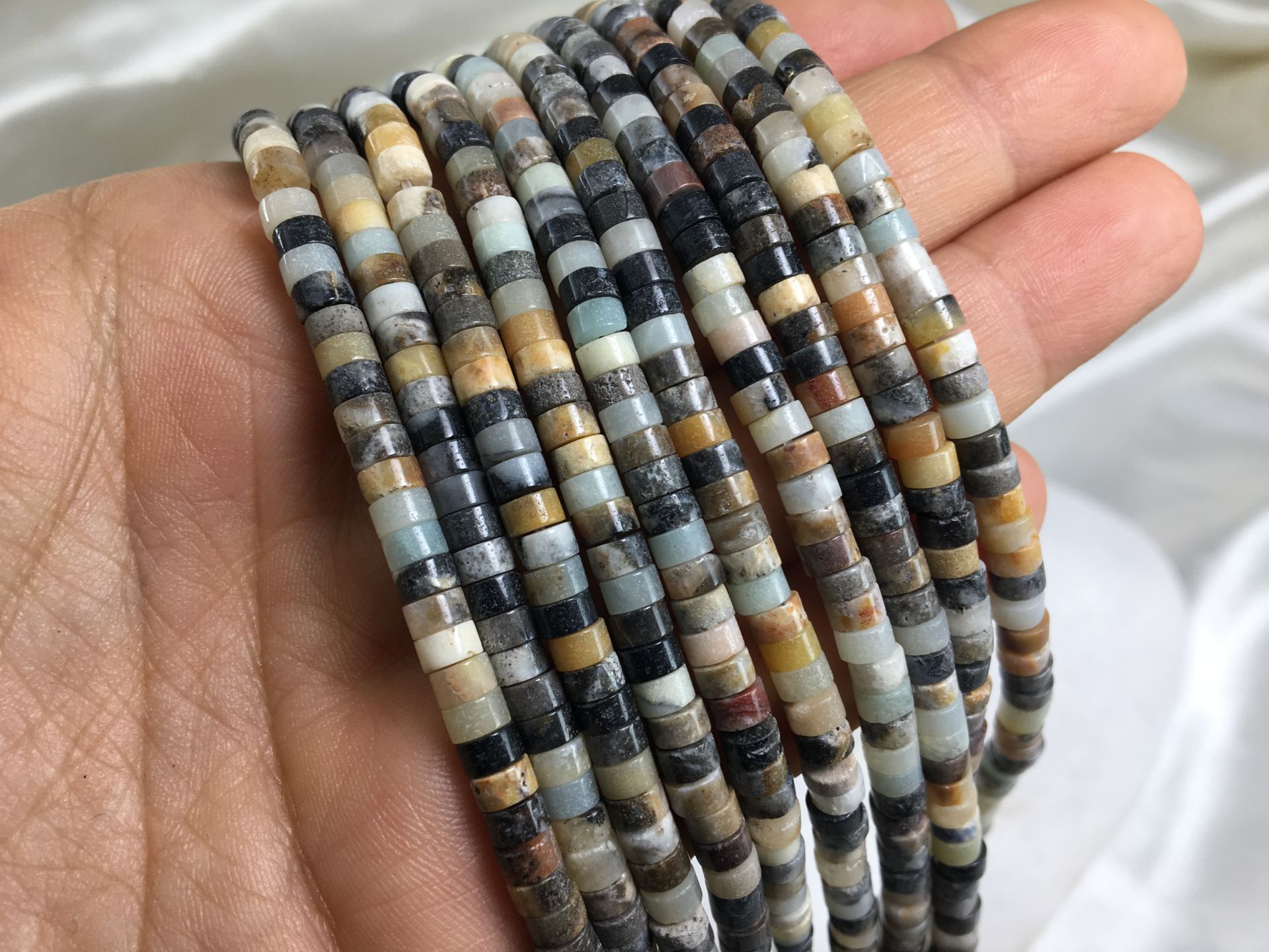4x2mm-heishi-disc-rondelle-natural-beads