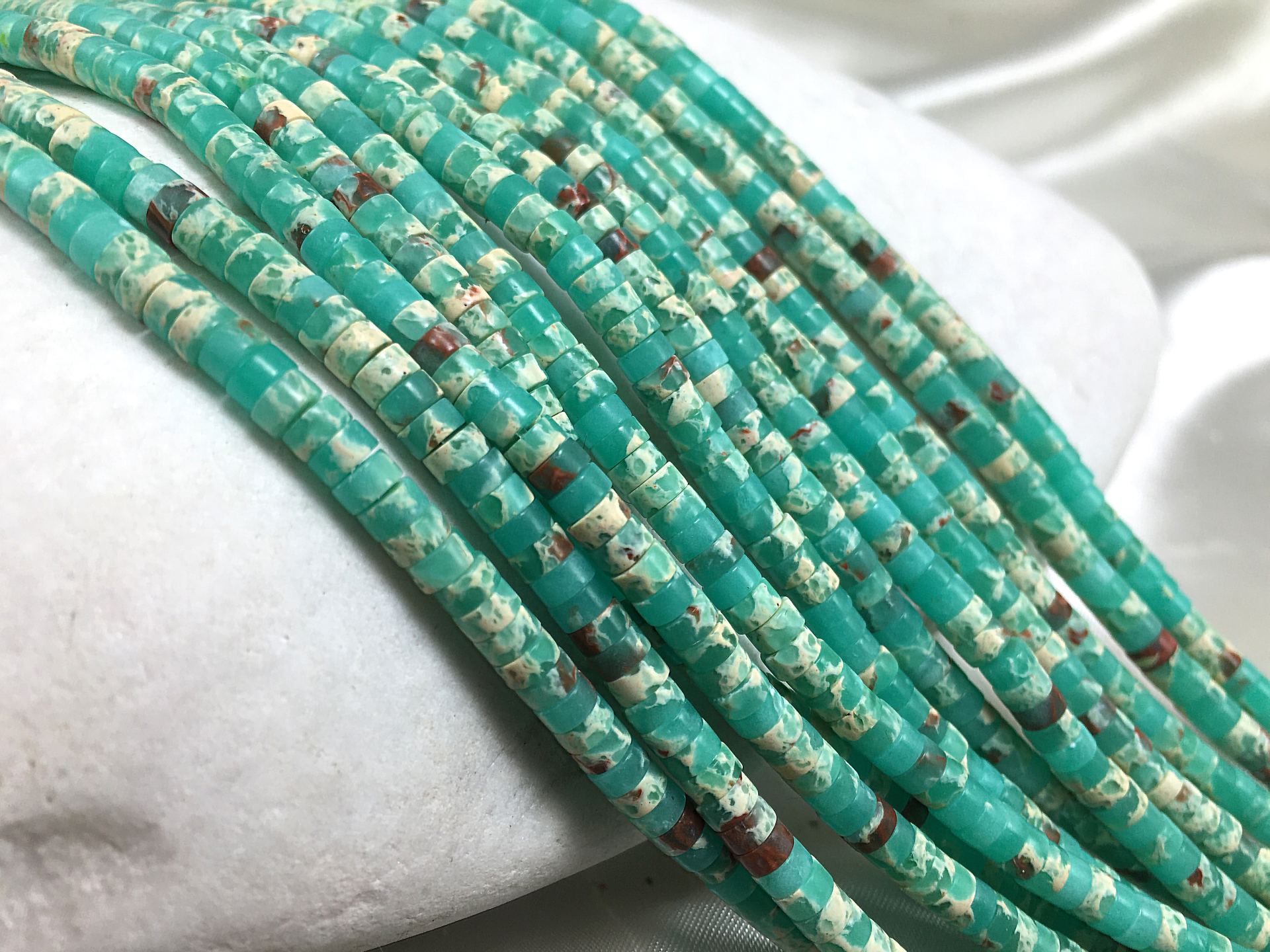 4mm-heishi-disc-rondelle-natural-beads