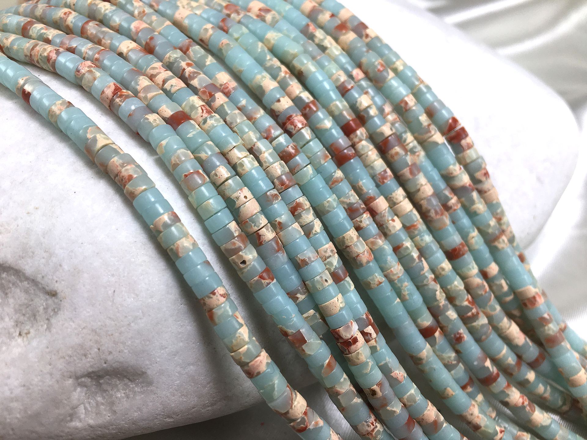 4mm-agalmatolite-shoushan-jasper-beads