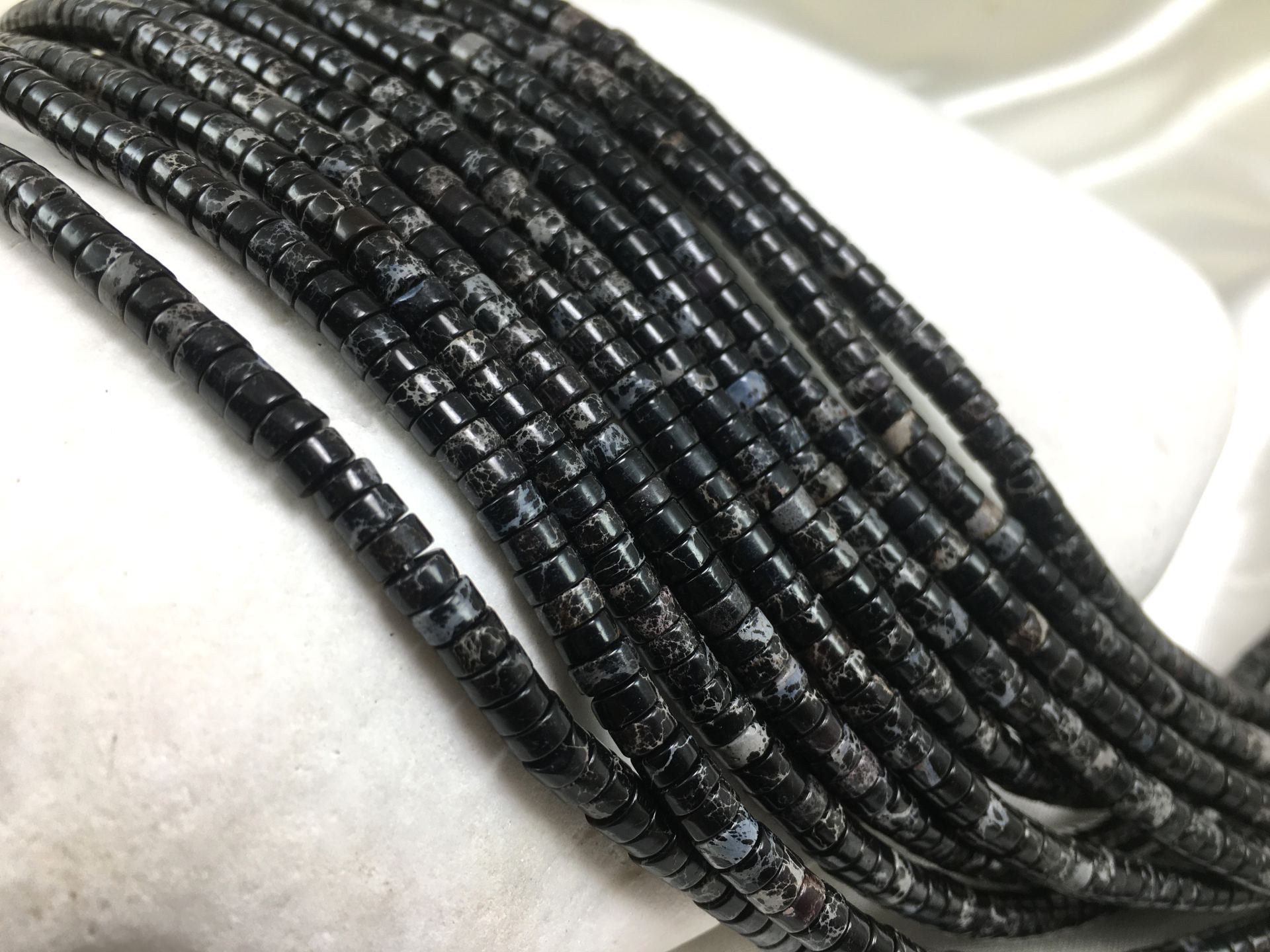 natural-stone-heishi-beads-black