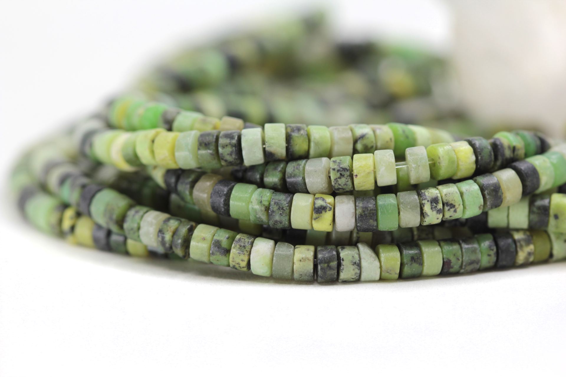 4mm-chrysopras-heishi-dalmatian-jasper-b