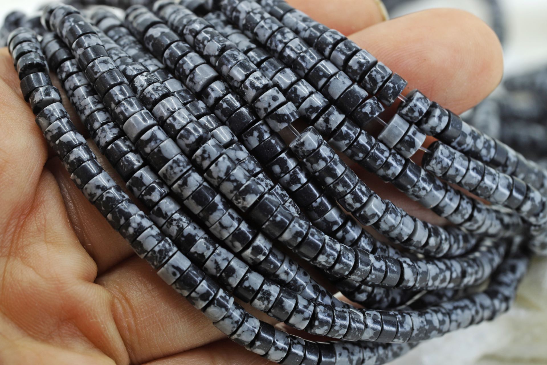 4mm-snowflake-obsidian-heishi-bead