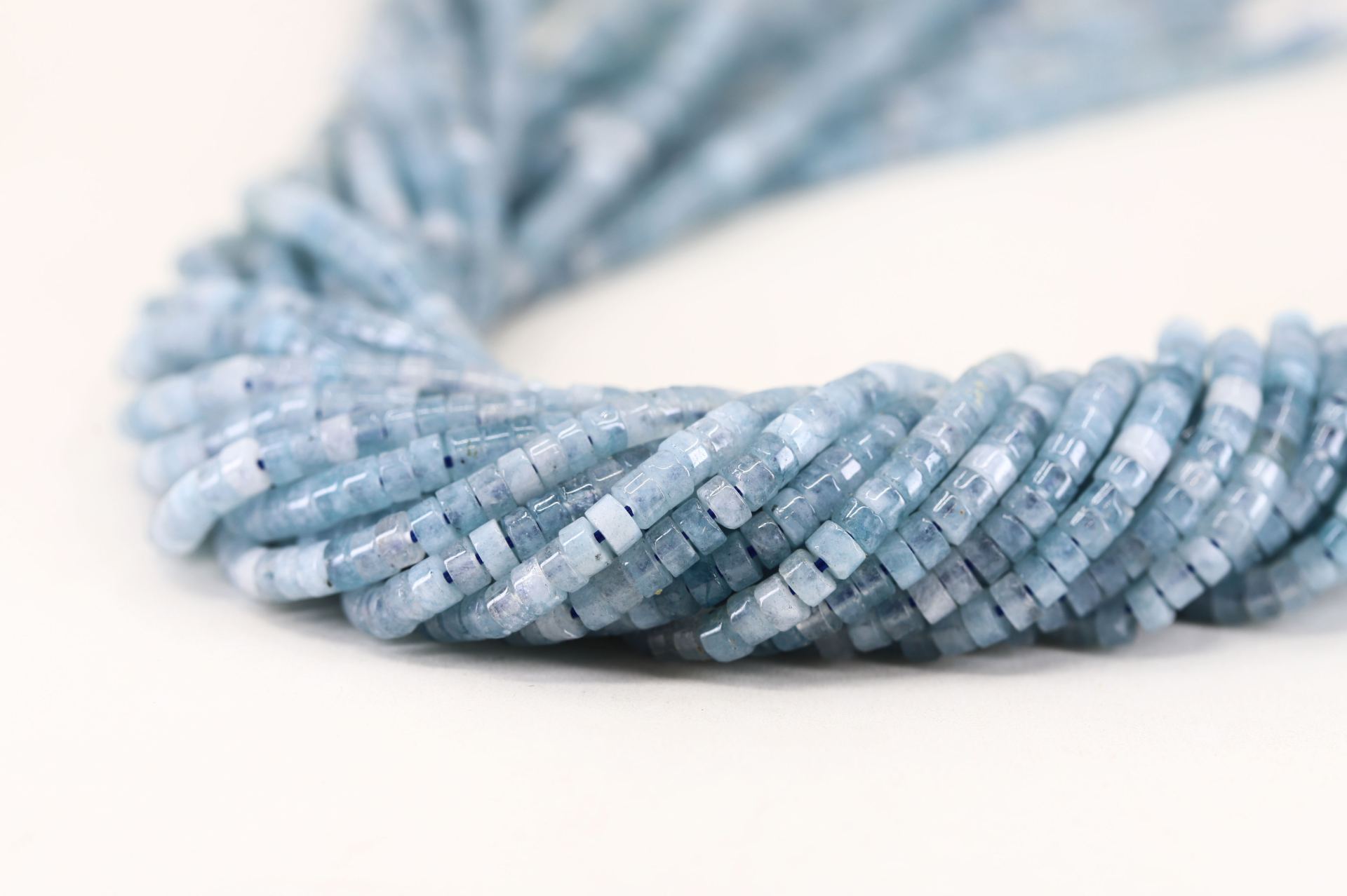 4mm-aquamarine-heishi-disc-rondelle-bead
