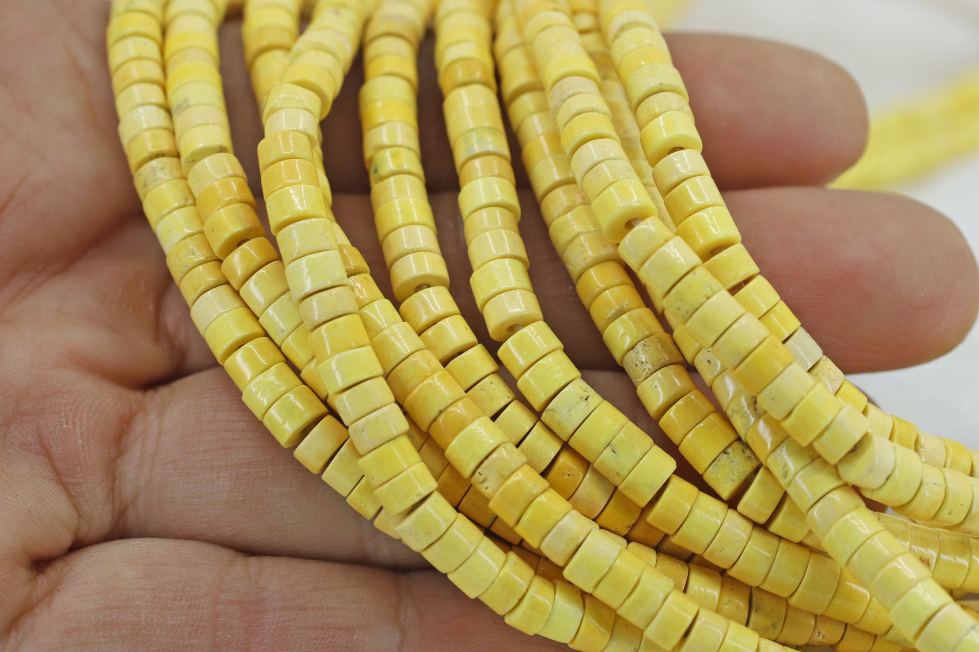 4mm-yellow-howlite-beads