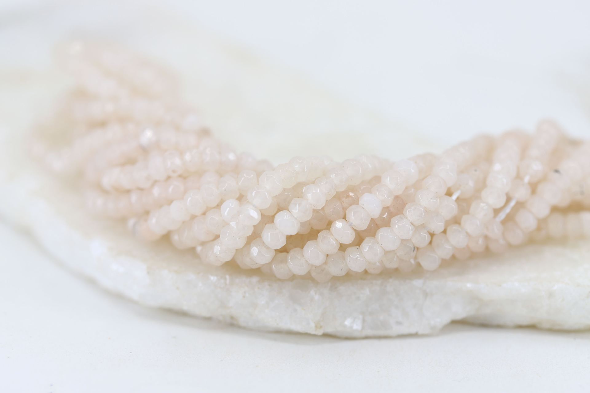 4mm-powder-pink-faceted-natural-beads