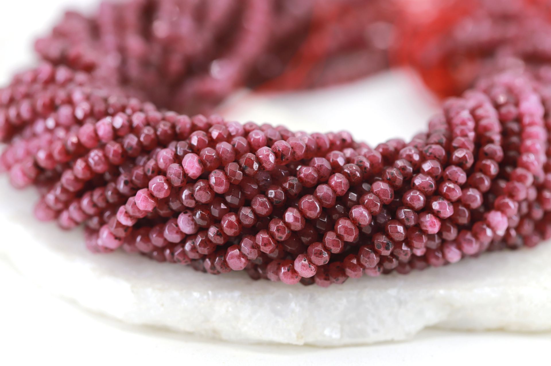 4mm-crimson-faceted-rondelle-beads