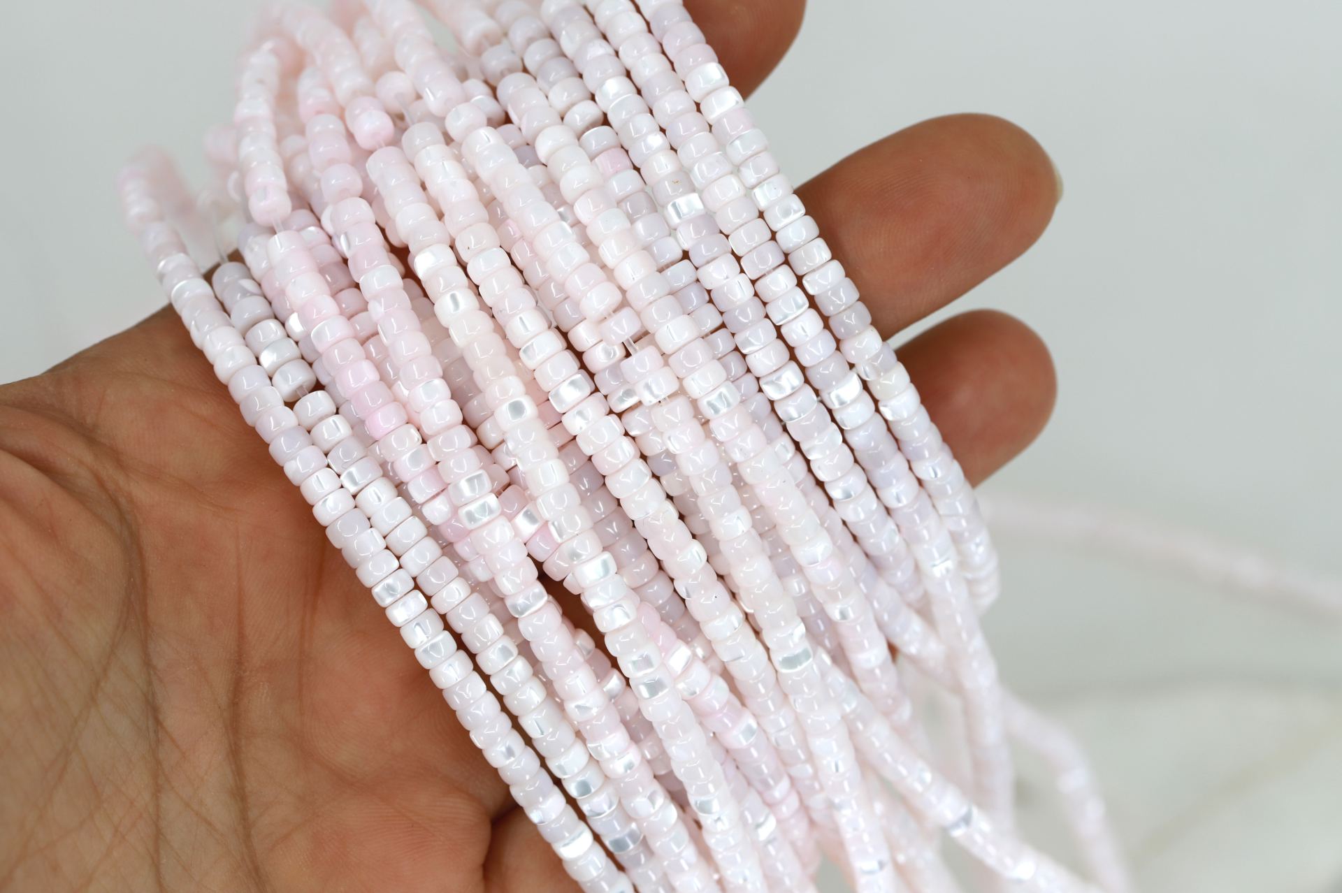 4mm-powder-rondelle-shell-natural-beads