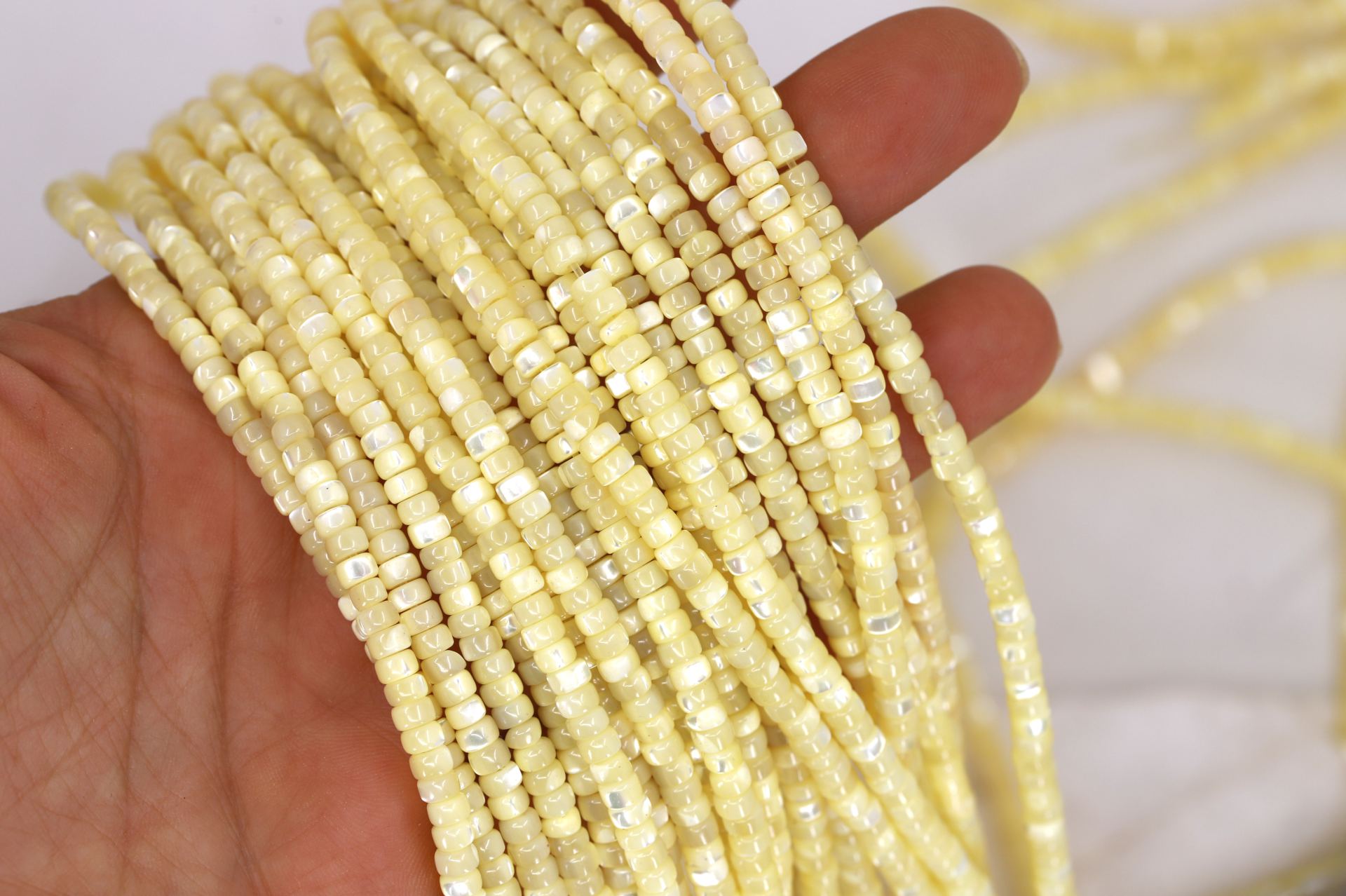 4mm-yellow-rondelle-shell-beads
