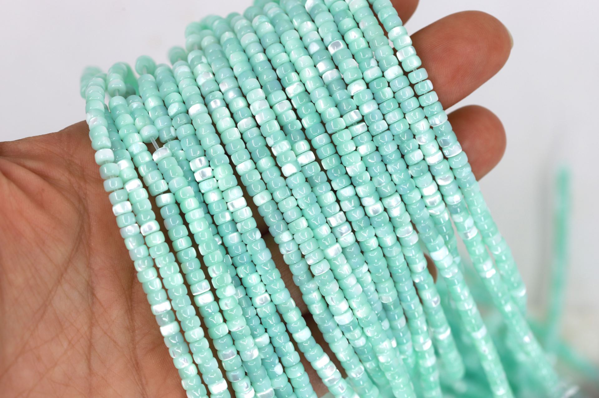 4mm-spring-green-rondelle-shell-beads