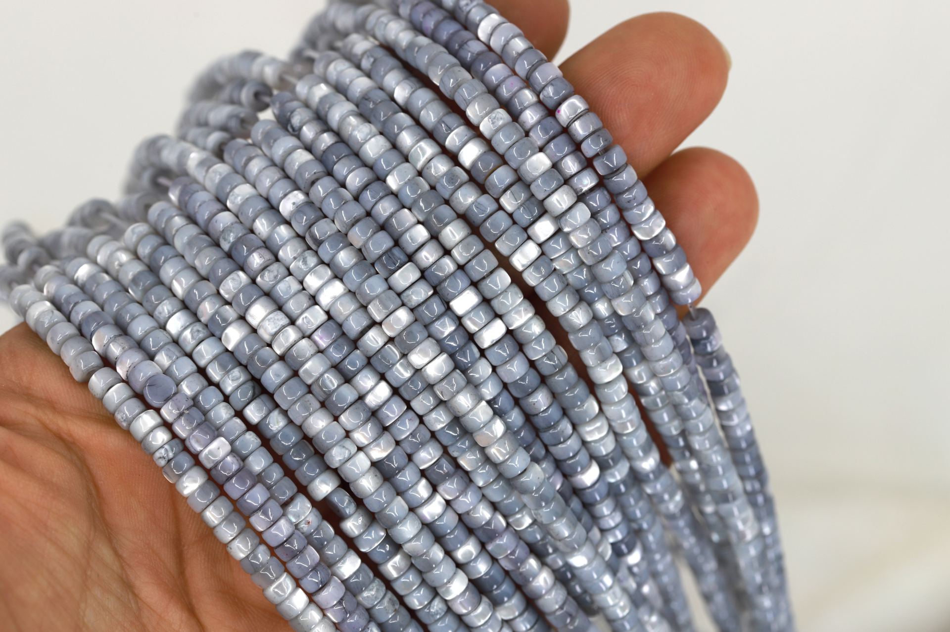 4mm-grey-rondelle-shell-natural-beads