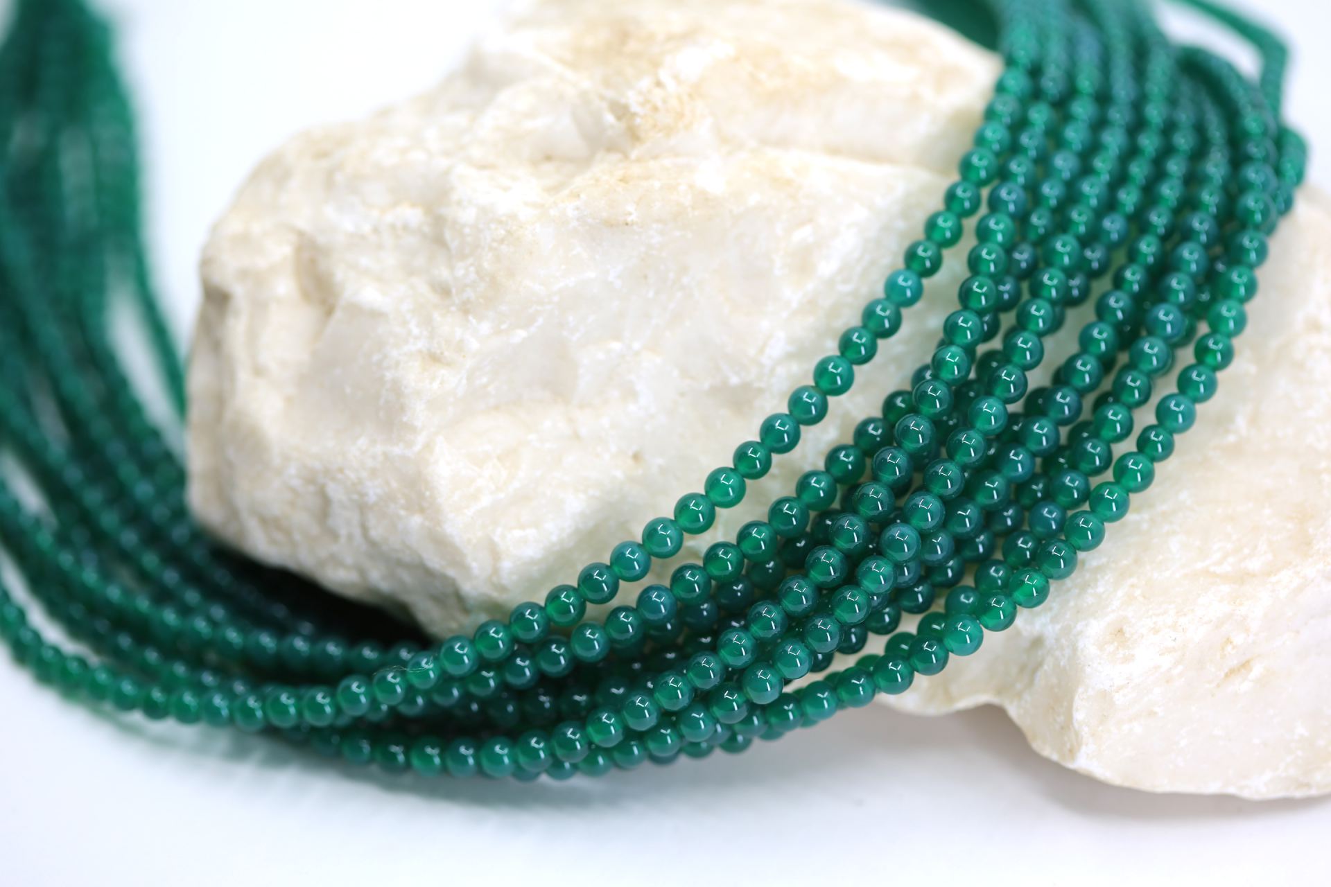 4mm-dark-green-round-jade-beads