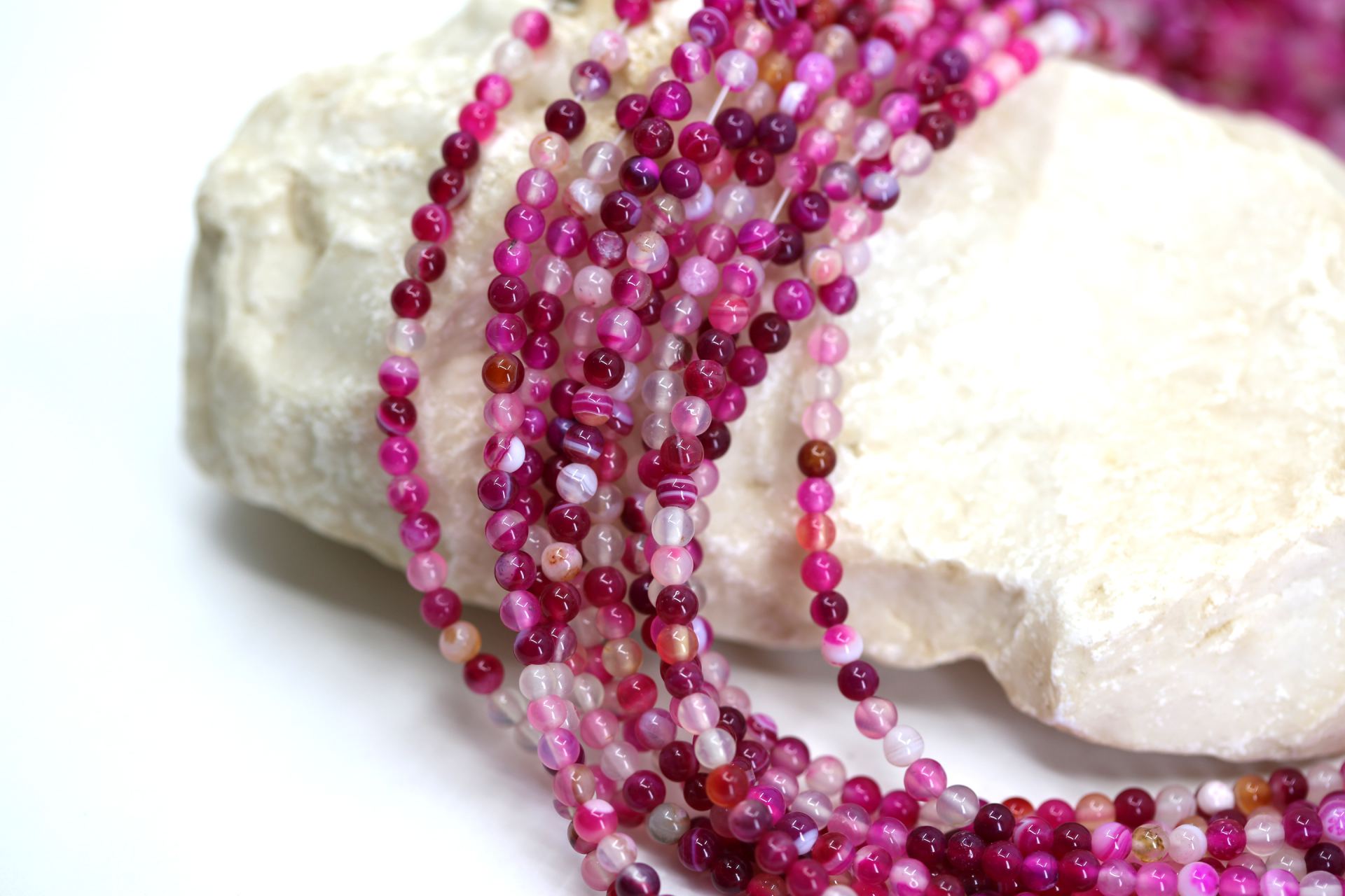 4mm-fuchsia-round-agate-beads-strand