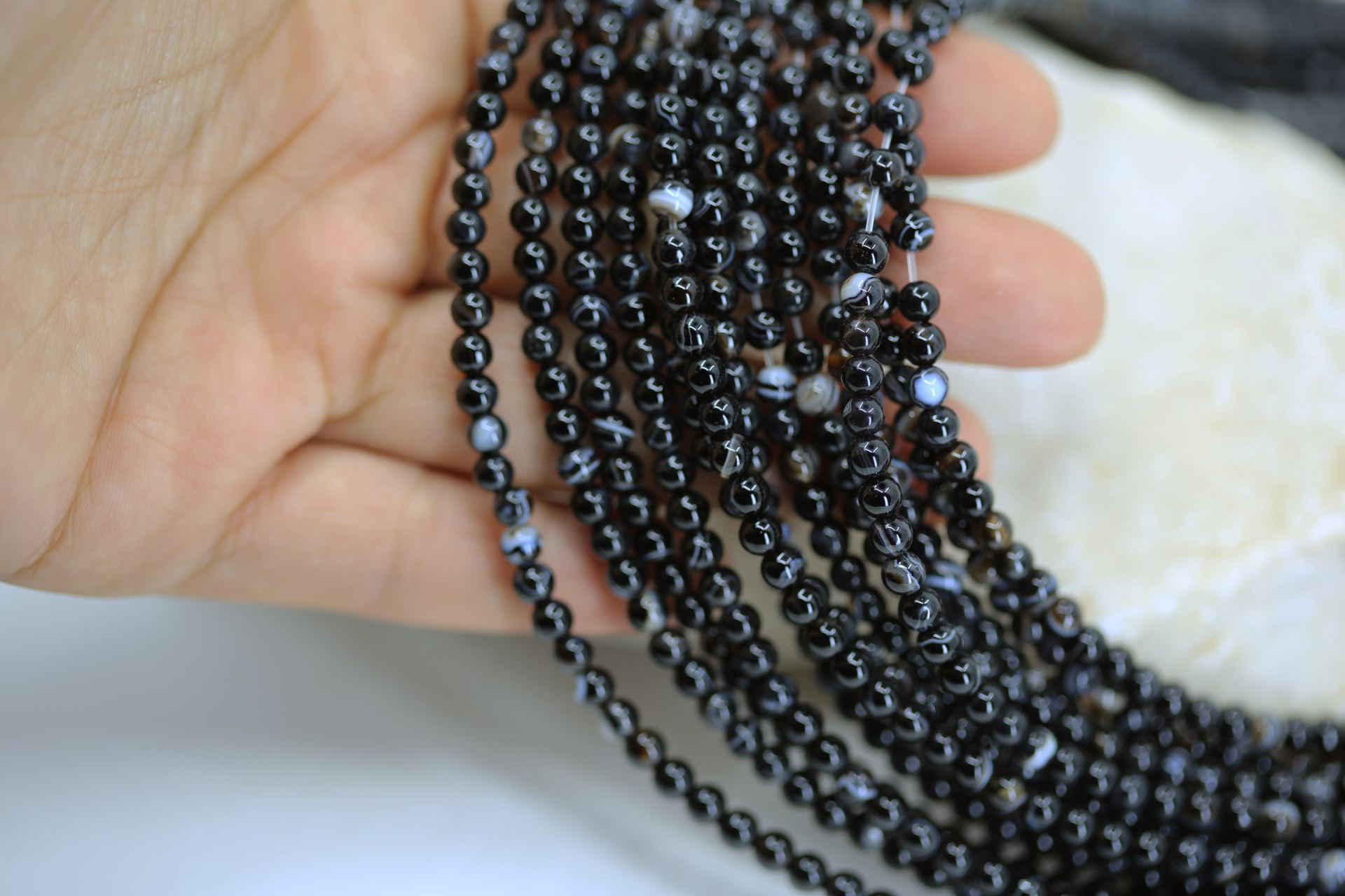 4mm-black-round-agate-beads-strand