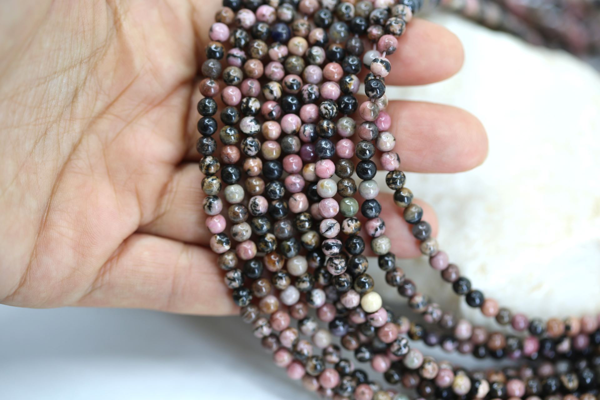 4mm-round-black-rhodonite-beads-strand