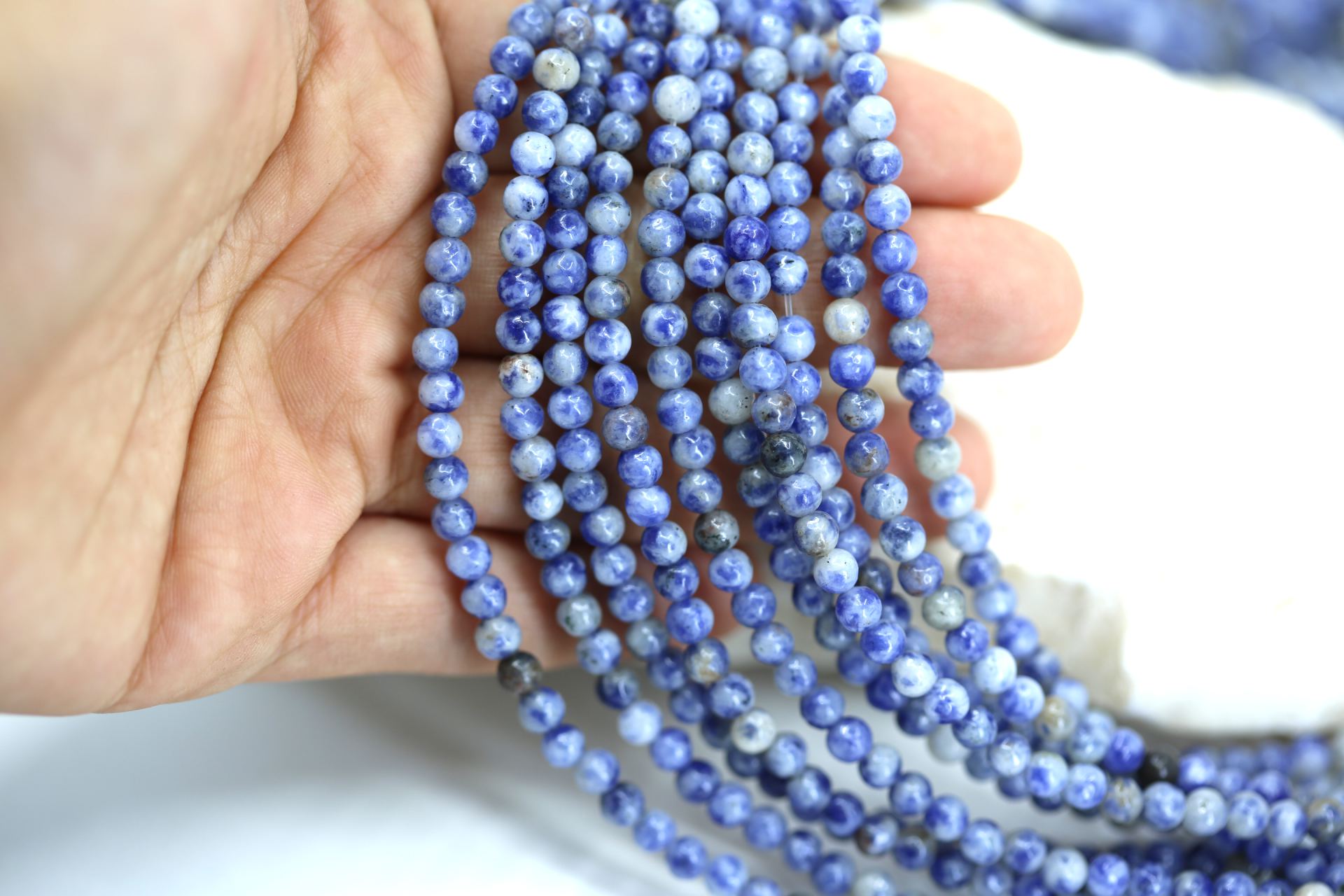 4mm-blue-round-sodalite-beads