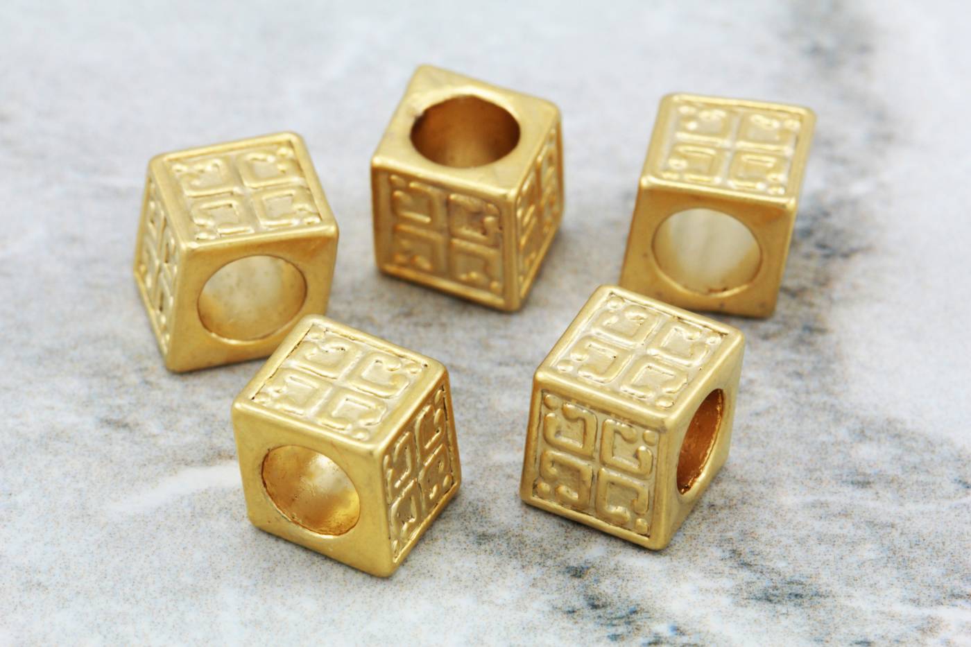 gold-plated-metal-cube-big-hole-charms