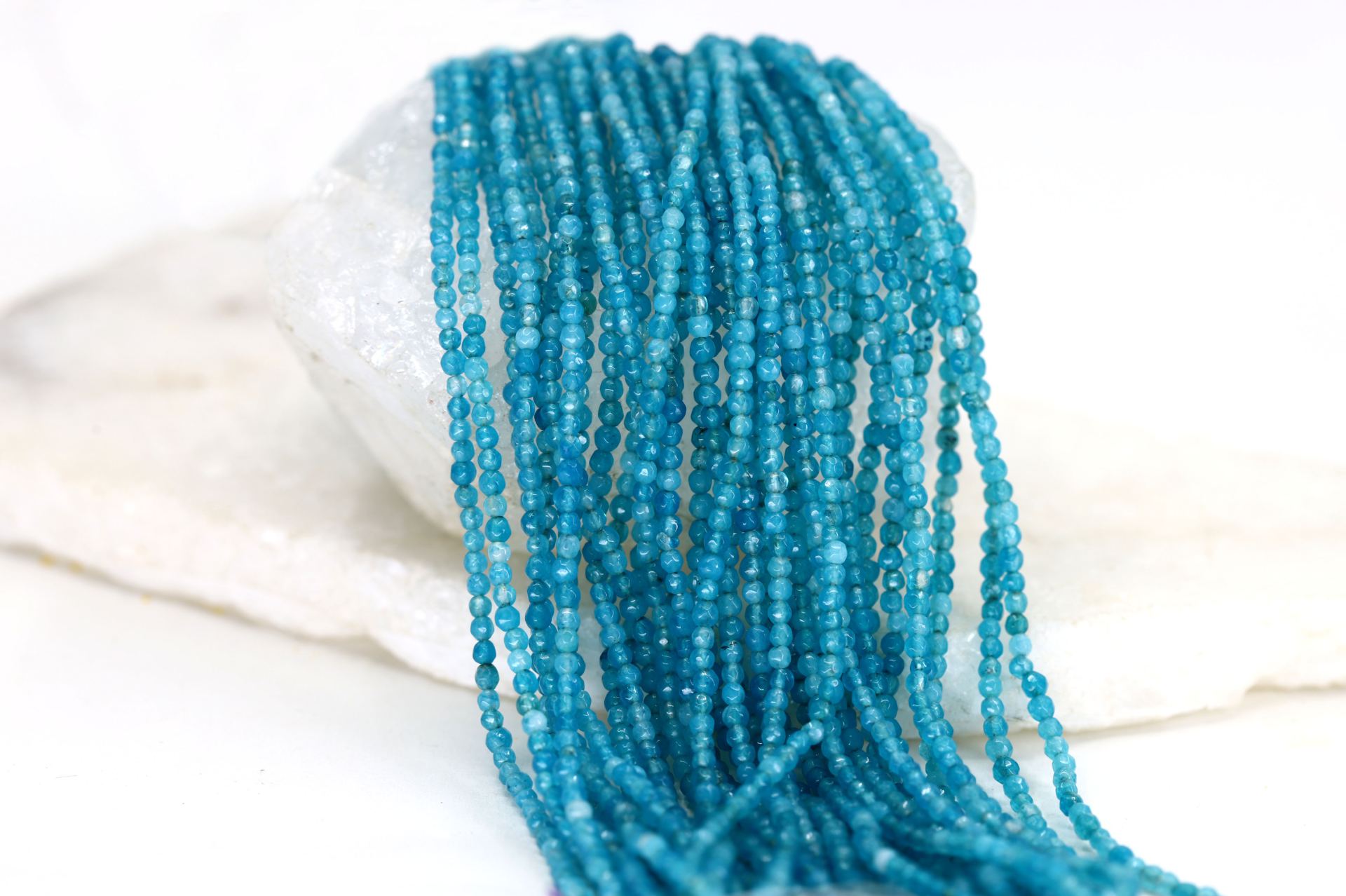 2mm-blue-round-faceted-agate-beads